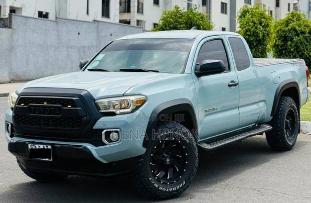 Toyota Tacoma 2020 Blue