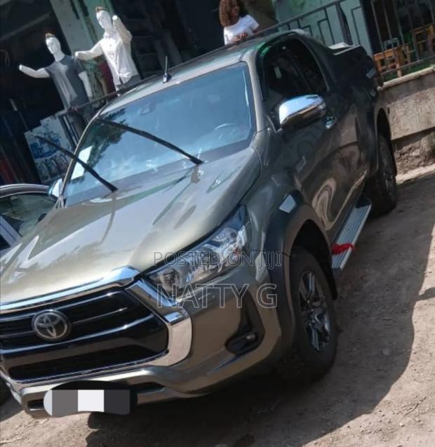 Toyota Hilux 2021 Gold
