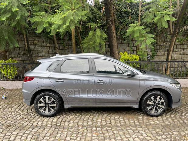 BYD E2 43 kWh 94 hp FWD 2024 Gray