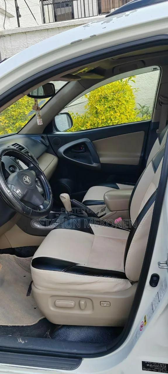 Toyota RAV4 2011 White