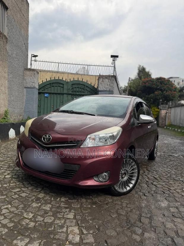 Toyota Yaris 2012 Red