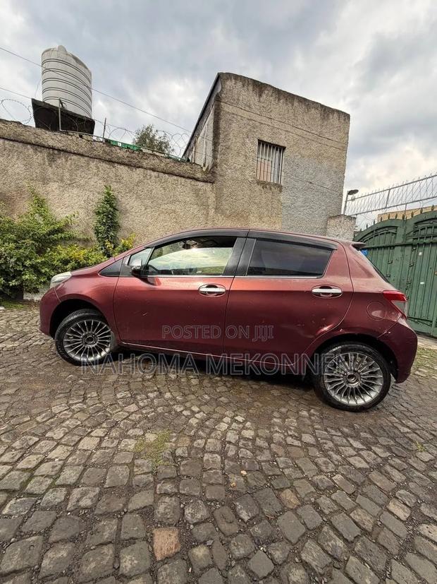 Toyota Yaris 2012 Red
