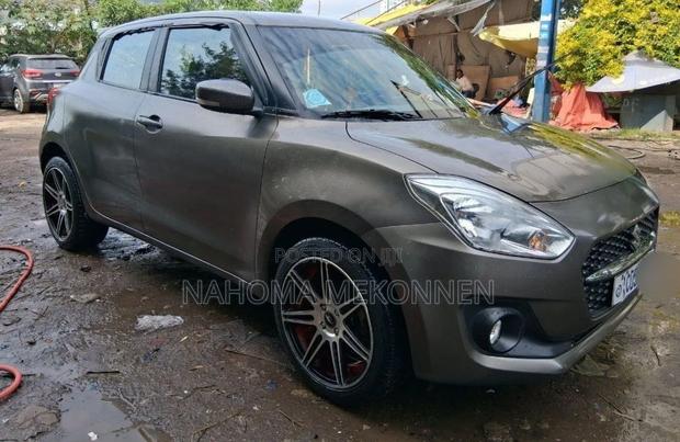 Suzuki Swift 2022 Gray