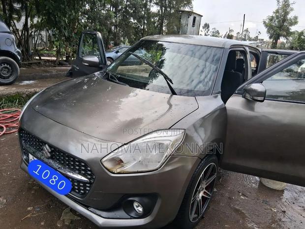 Suzuki Swift 2022 Gray
