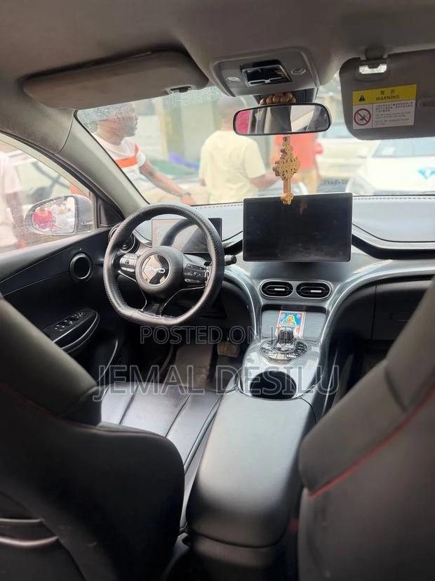 BYD E2 43 kWh 94 hp FWD 2025 Silver