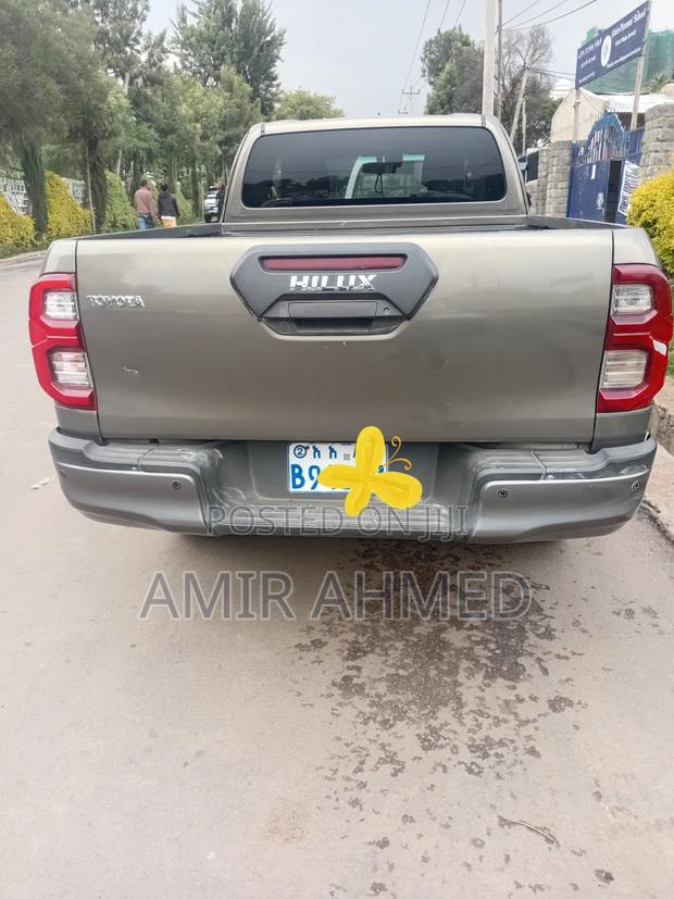 Toyota Hilux 2021 Brown