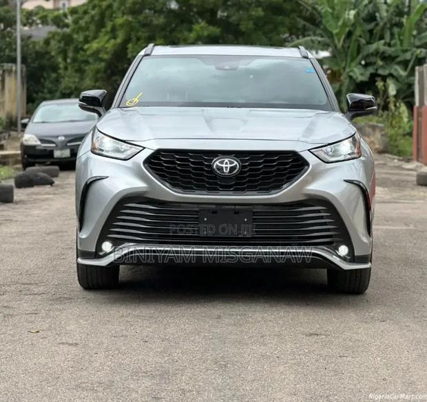Toyota Highlander Hybrid 2022 Silver