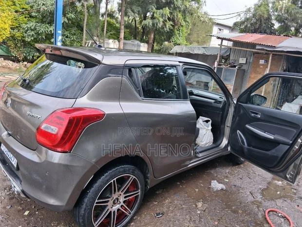 Suzuki Swift 2022 Gray