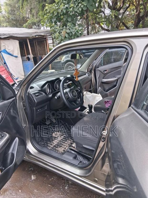 Suzuki Swift 2022 Gray