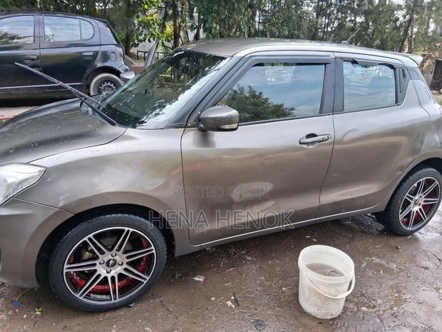 Suzuki Swift 2022 Gray