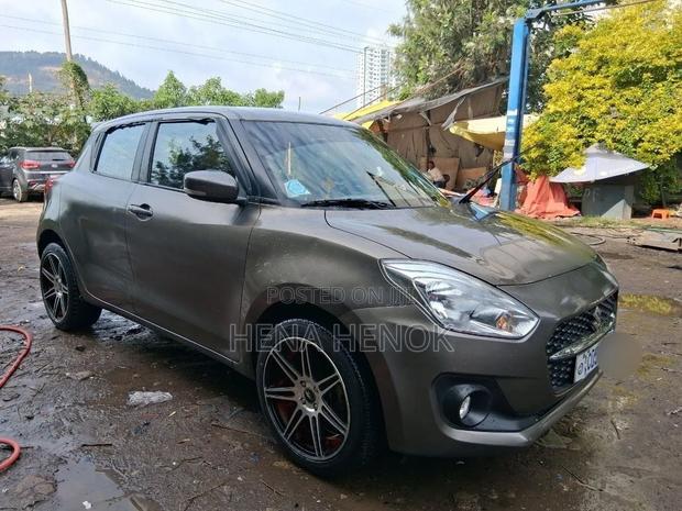 Suzuki Swift 2022 Gray
