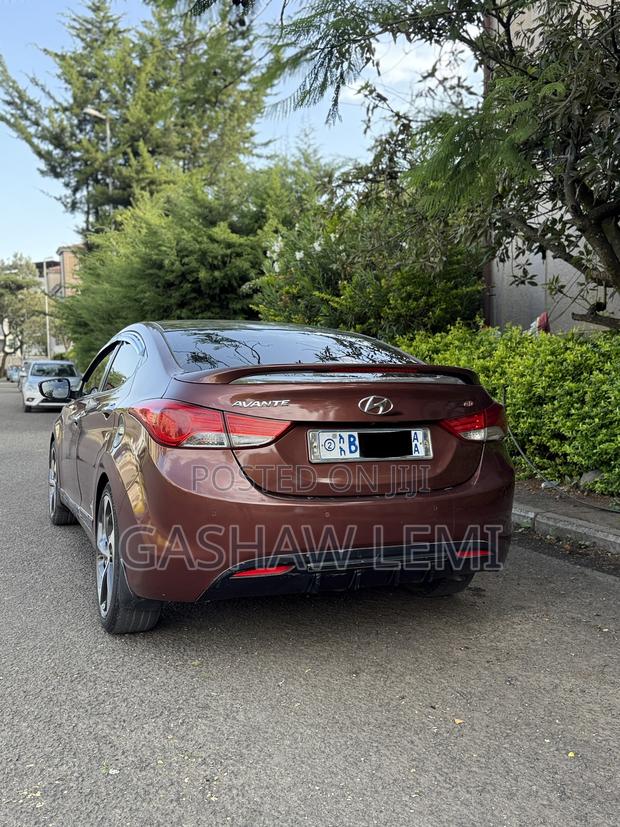 Hyundai Avante 2013 Burgundy