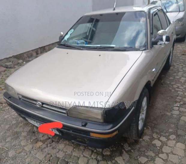 Toyota Corolla 1992 Gold