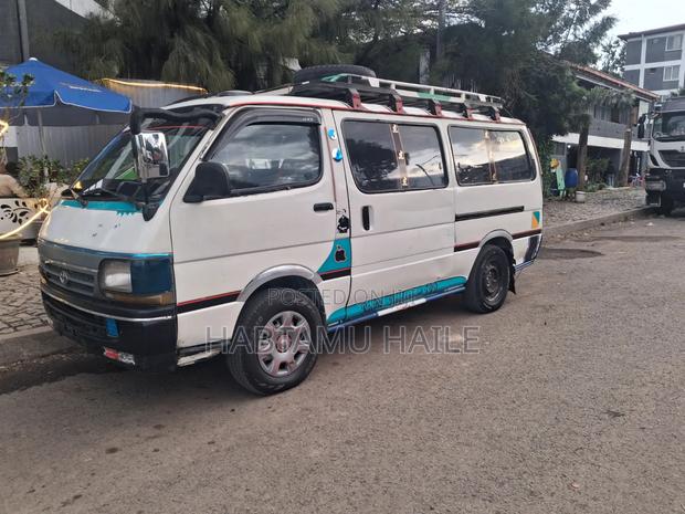 Toyota Lite-Ace 2001 White