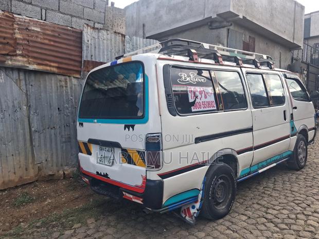 Toyota Lite-Ace 2001 White