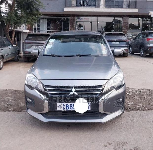 Mitsubishi Attrage 2021 Silver