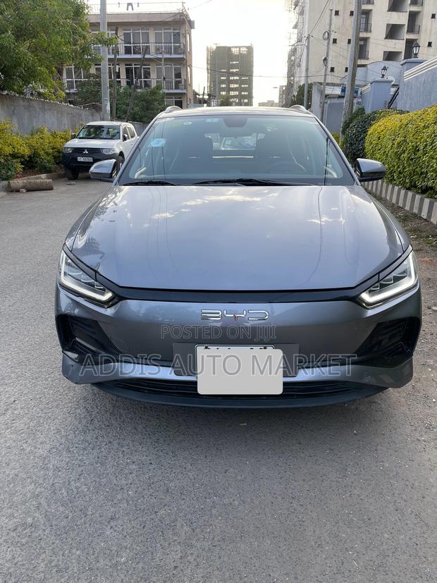 BYD E2 43 kWh 94 hp FWD 2025 Gray