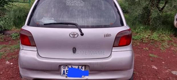 Toyota Vitz 2001 Silver