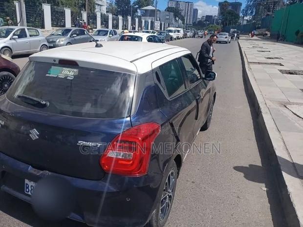 Suzuki Swift 2021 Blue