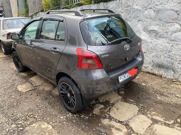 Toyota Yaris 2008 Gray