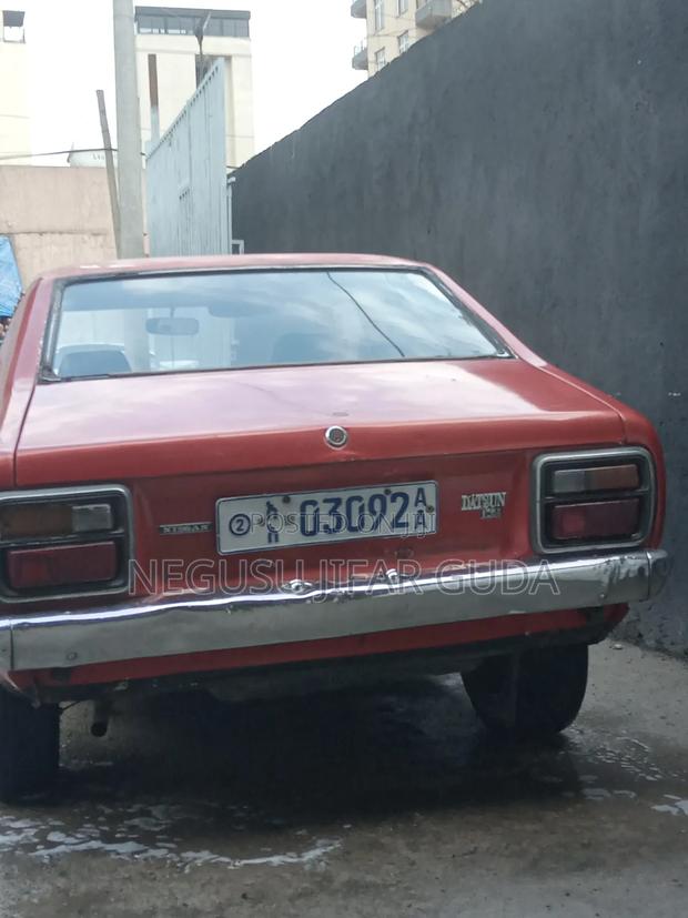 Nissan 100 1975 Burgundy