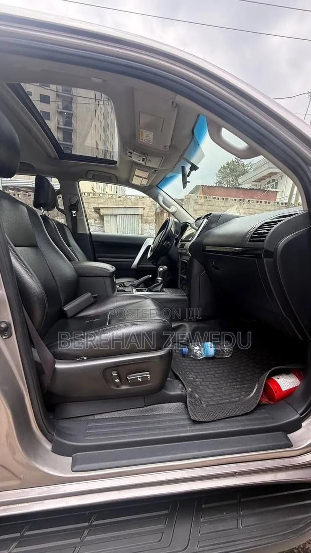 Toyota Land Cruiser 2021 Gray