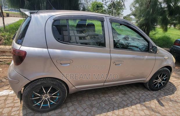 Toyota Vitz 2004