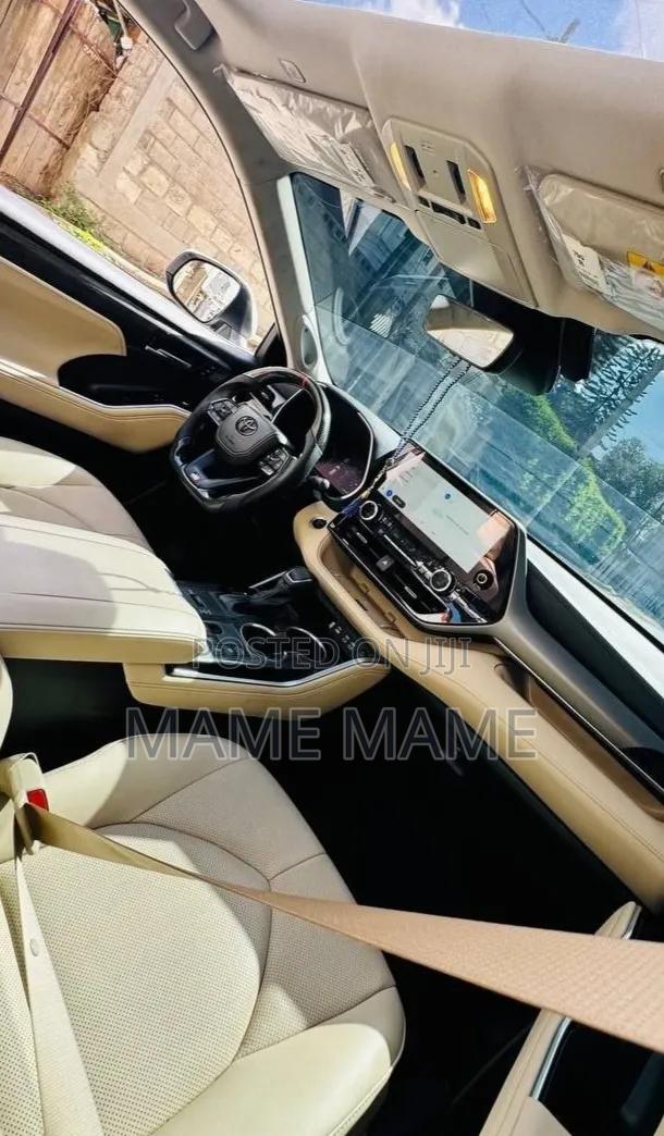New Toyota Highlander Hybrid 2024 White