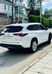 New Toyota Highlander Hybrid 2024 White for sale