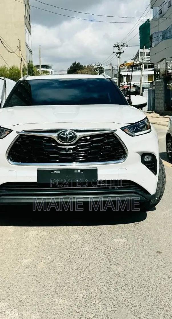 New Toyota Highlander Hybrid 2024 White