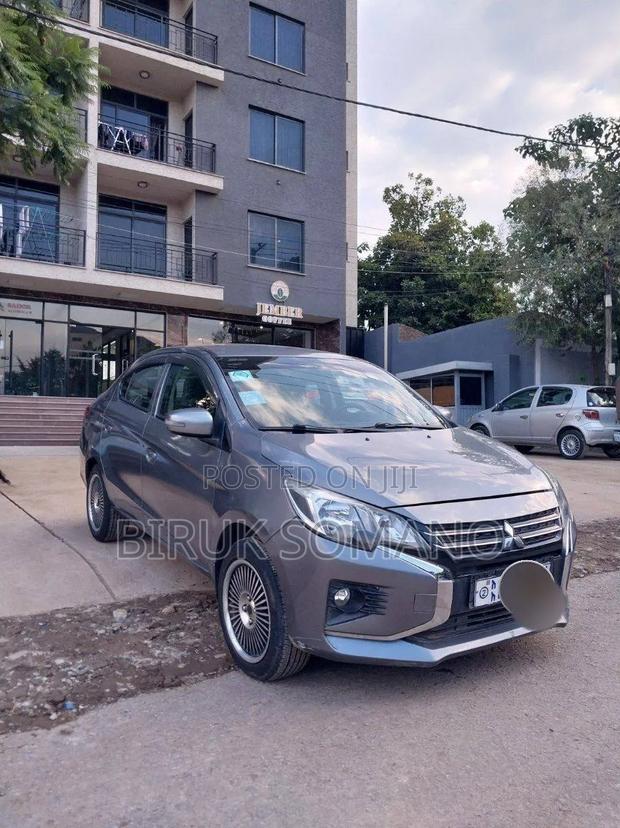 Mitsubishi Attrage 2021 Silver
