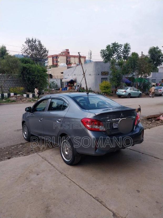 Mitsubishi Attrage 2021 Silver