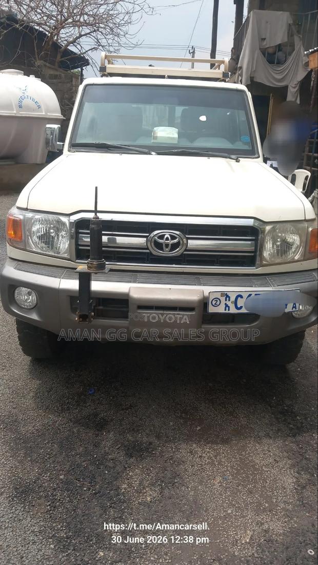 Toyota Land Cruiser 2013 White