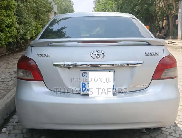 Toyota Yaris 2010 Silver