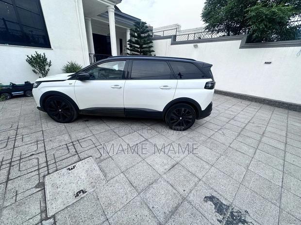 Peugeot 5008 2022 White