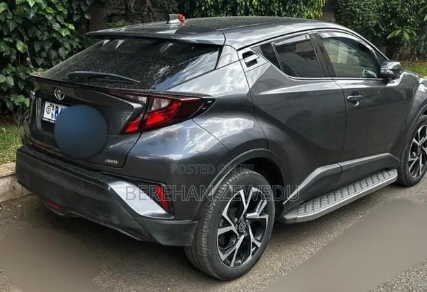 Toyota C-HR 2020 Gray
