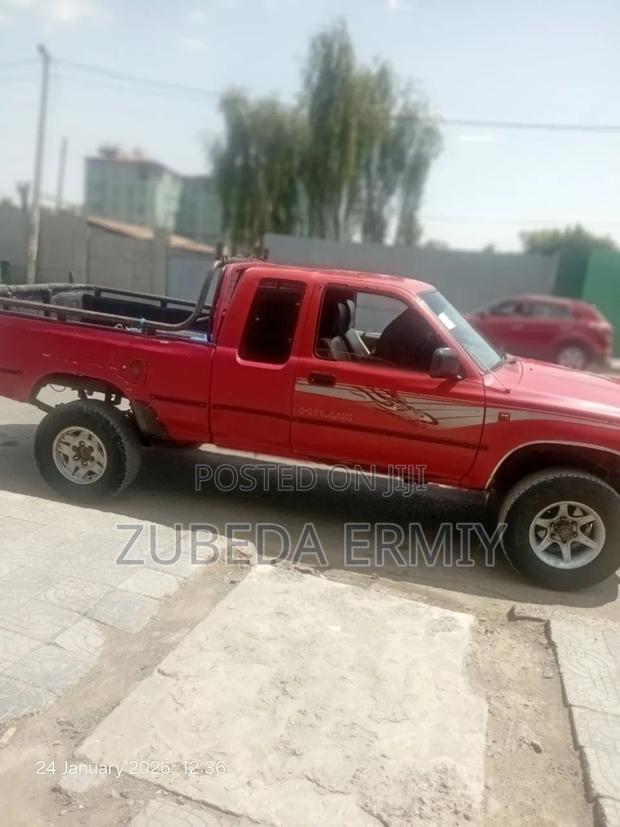 Toyota Hilux 1993 Red