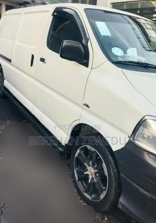 Toyota Hilux 2011 White