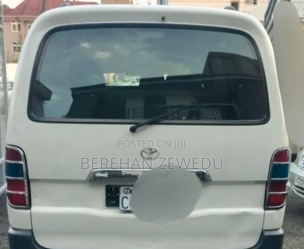 Toyota Hilux 2011 White