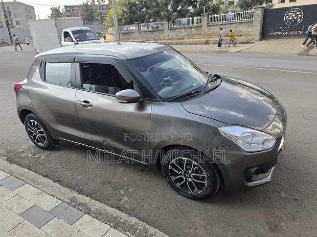 Suzuki Swift 2022 Gray