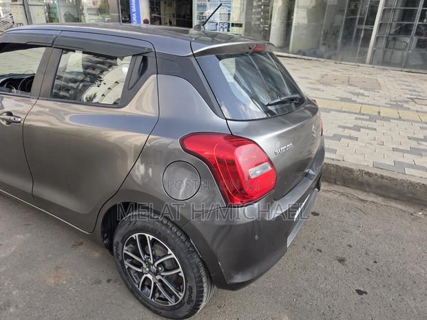 Suzuki Swift 2022 Gray