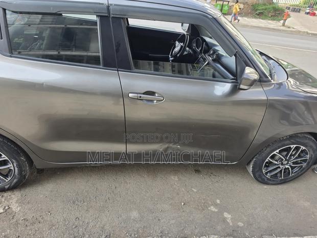 Suzuki Swift 2022 Gray