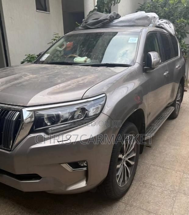 Toyota Land Cruiser Prado 2022 Gold