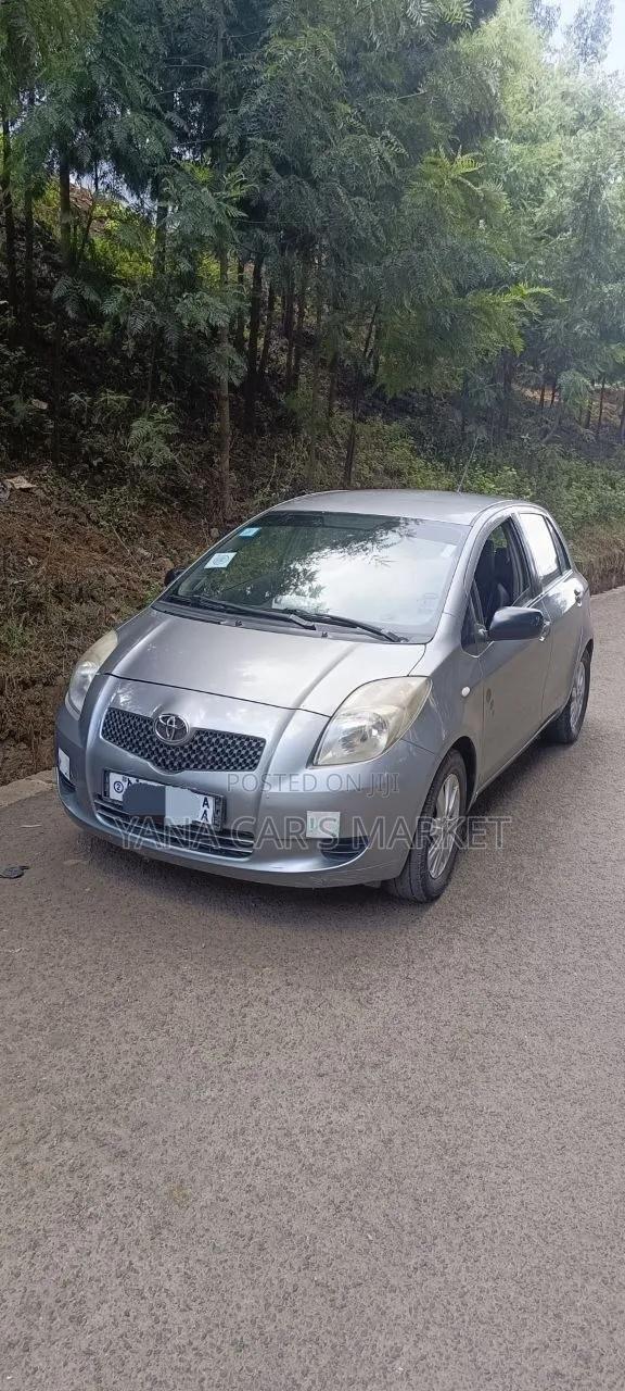 Toyota Yaris 2009 Gray