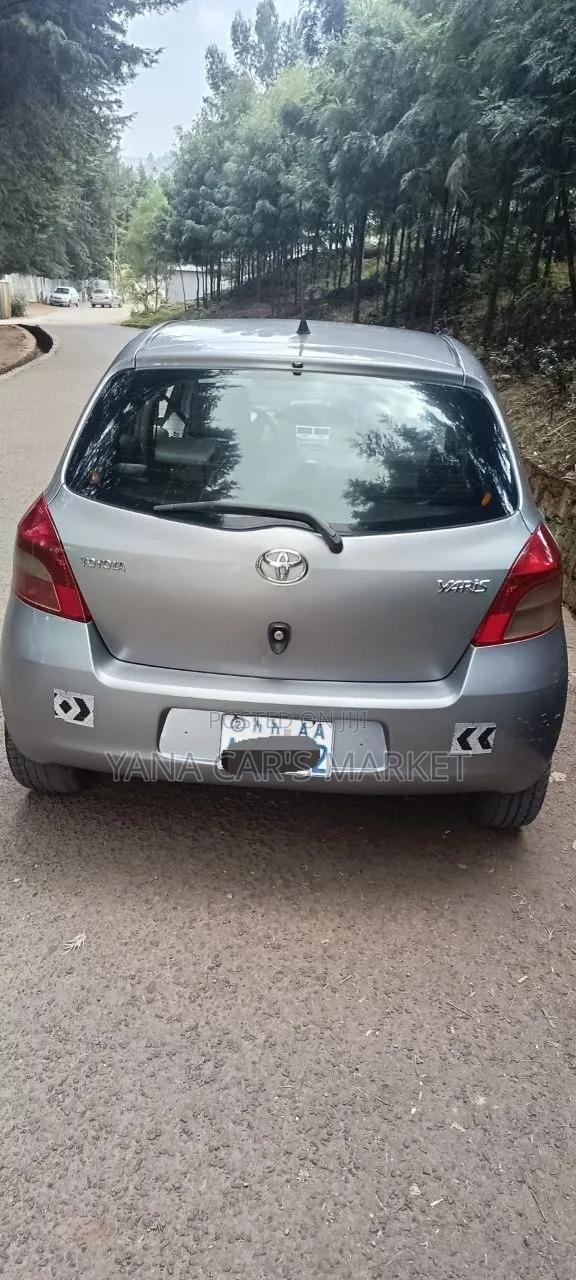 Toyota Yaris 2009 Gray