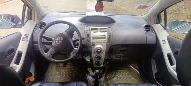 Toyota Yaris 2009 Gray