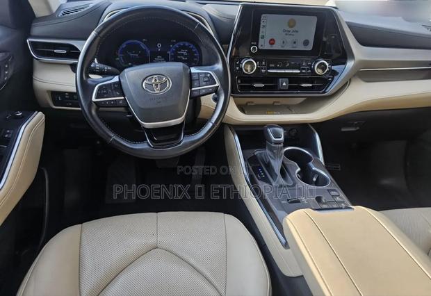 Toyota Highlander Hybrid 2023 White