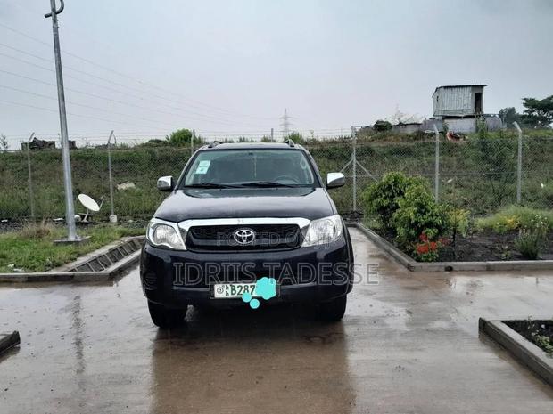 Toyota Hilux 2010 Black