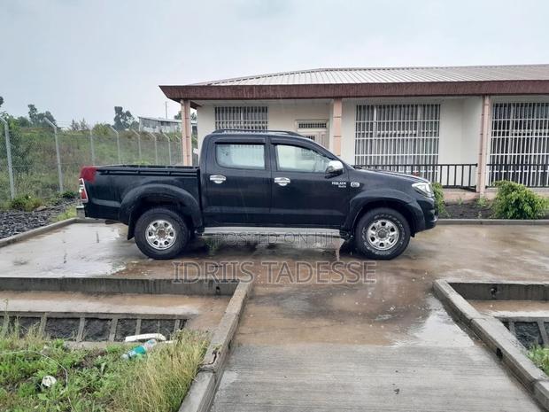 Toyota Hilux 2010 Black