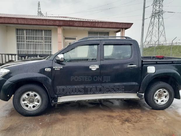 Toyota Hilux 2010 Black